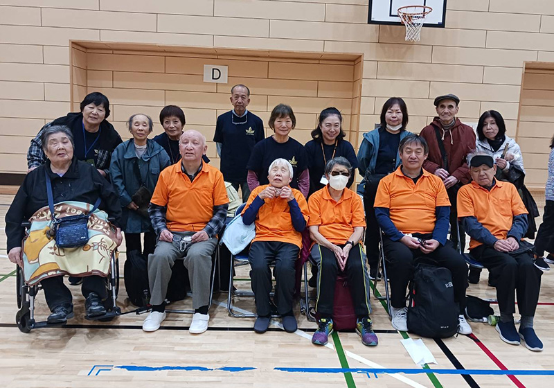 �s�Ӌ����ł̑I��Ɖ����c�̏W���ʐ^